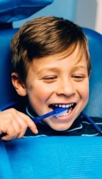 doctor-dentist-teaching-a-child-to-brush-teeth-2021-08-27-22-49-33-utc-q1xpi7rnd6glhuk9hbq5mnmuz0yr2phvn1p9bac6o0